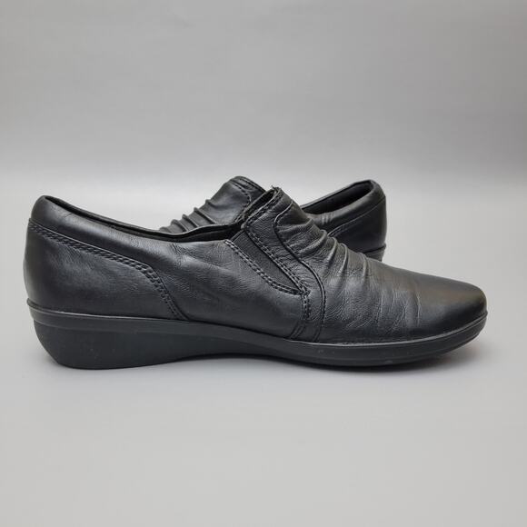 Clarks Collection Womens Flats Size 7.5 M Black Loafer Soft Cushion Pleated - Picture 2 of 9